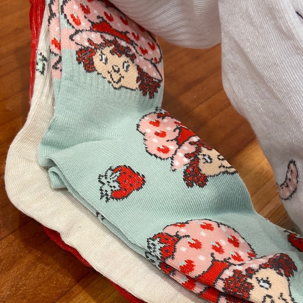 Strawberry Shortcake Themed Socks (5 PAIRS) - Picture 5 of 7